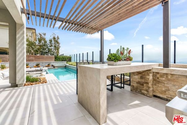 Exterior, Pool, Water