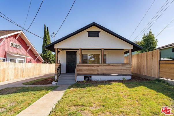 Exterior, Facade, None