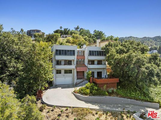 Attached, Exterior, Facade, Modern