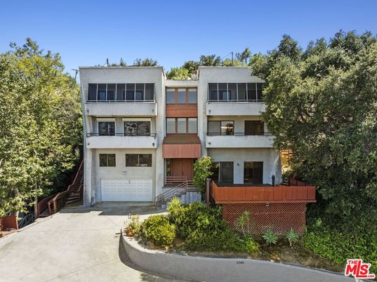 Attached, Exterior, Facade, Modern