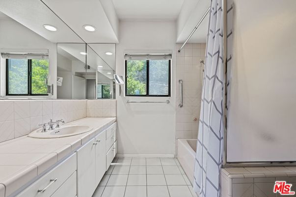 Bathroom, Interior, Recessed Lighting, Tile Countertops