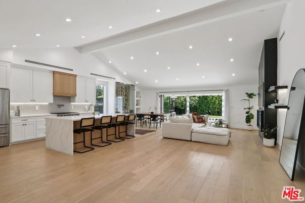 Dining room, Interior, Kitchen, Recessed Lighting, Wood Texture Flooring