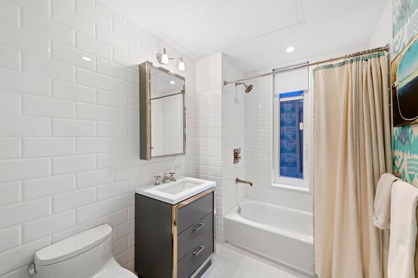 Bathroom, Interior, Recessed Lighting