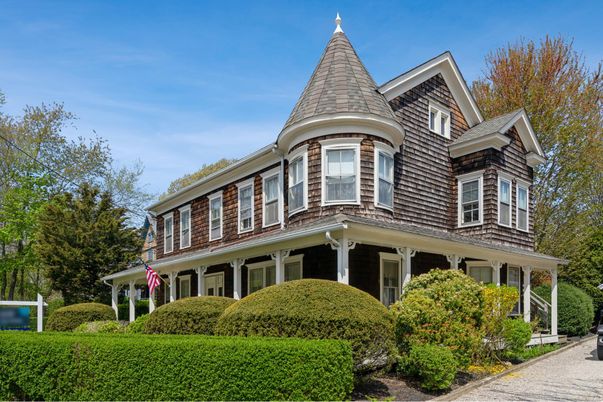 Exterior, Facade, Queen Anne Victorian