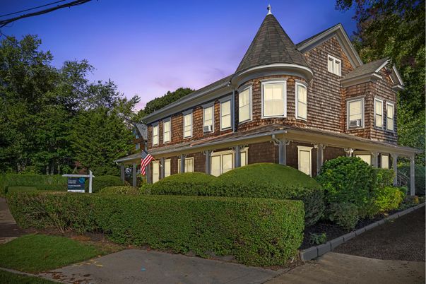 Exterior, Facade, Queen Anne Victorian