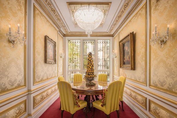 Chandelier, Dining room, Interior