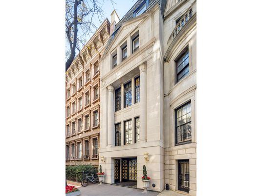 Exterior, Facade, Brownstone