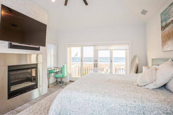 Bedroom, Fireplace, Interior, Recessed Lighting, Water
