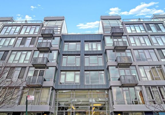 Exterior, Facade, Rowhouse