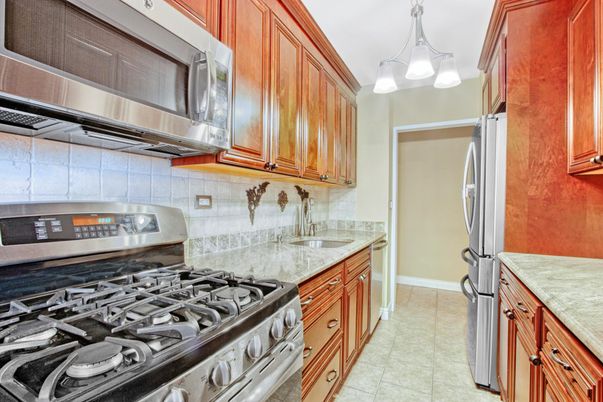 Interior, Kitchen, Pendant Lights, Stainless Steel Appliances