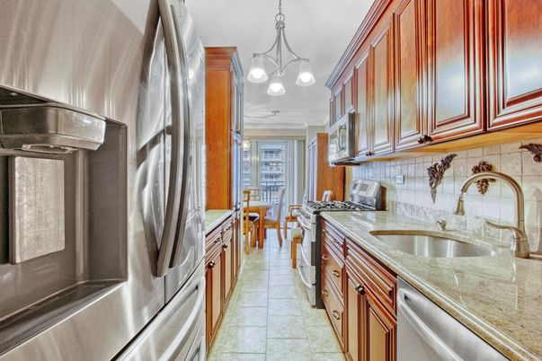 Dining room, Interior, Kitchen, Pendant Lights, Stainless Steel Appliances