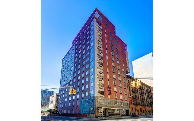 Exterior, Facade, Highrise