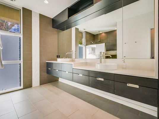 Bathroom, Dual Sink Vanities, Interior, Recessed Lighting