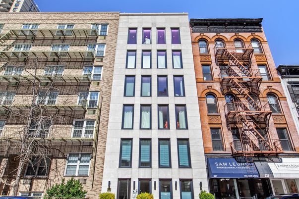 Exterior, Facade, Rowhouse