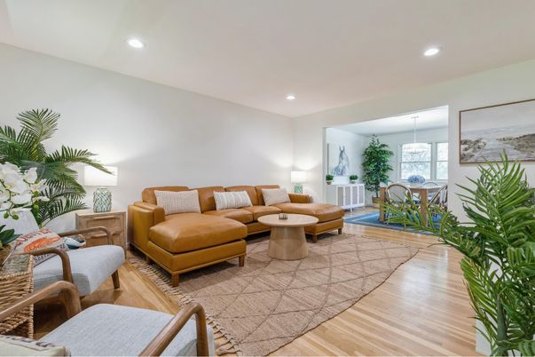 Interior, Living room, Recessed Lighting, Wood Texture Flooring