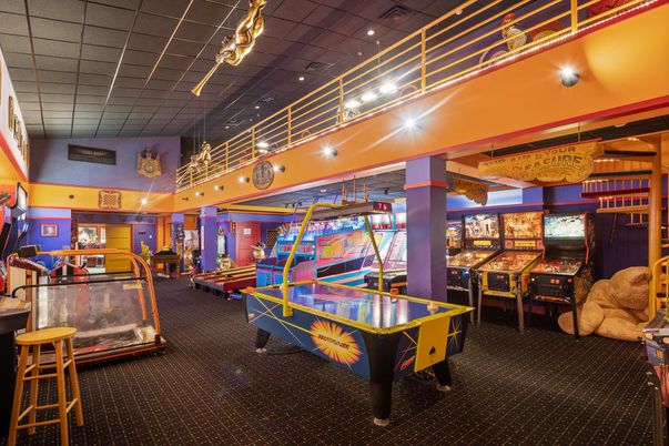 Game Room, Interior, Recessed Lighting