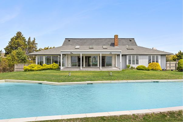 Backyard, Exterior, Facade, Pool, Ranch