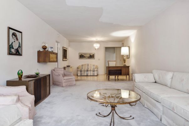 Chandelier, Interior, Living room