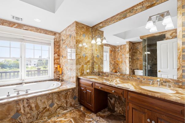Bathroom, Dual Sink Vanities, Interior, Recessed Lighting