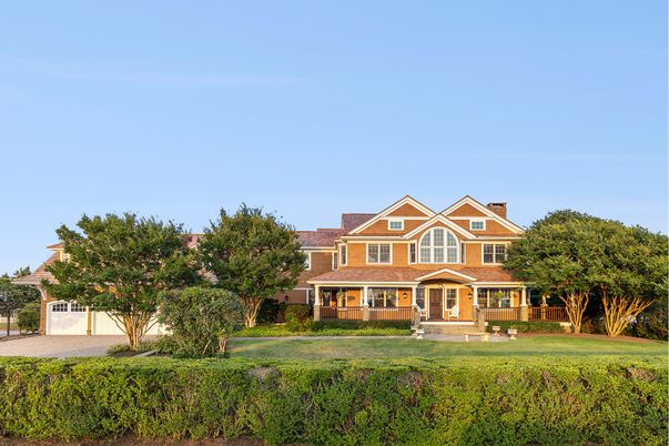 Attached, Backyard, Exterior, Facade, Queen Anne Victorian