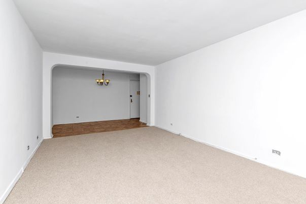Chandelier, Empty room, Interior