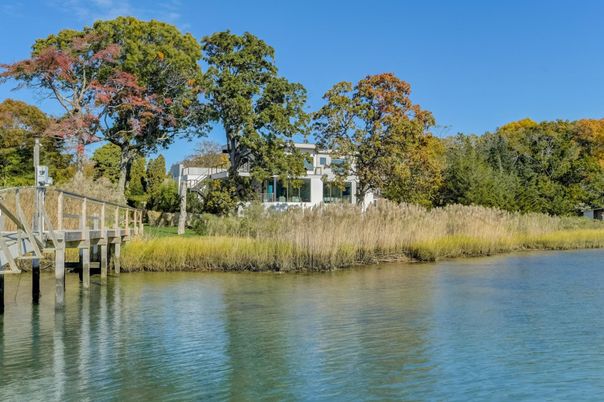 Exterior, Lake