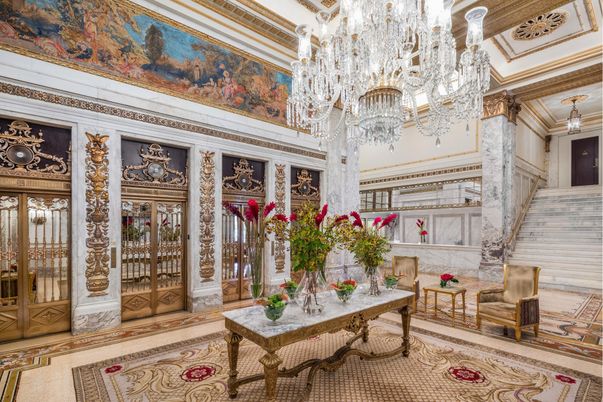 Chandelier, Interior