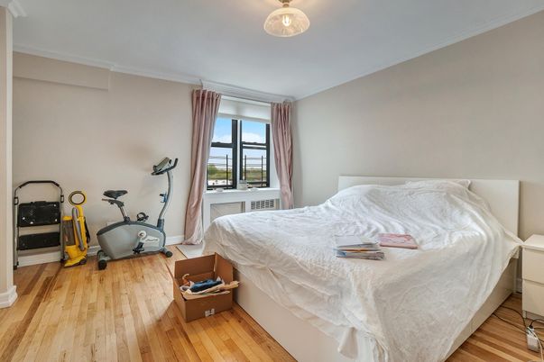 Bedroom, Fitness Equipment, Interior, Wood Texture Flooring