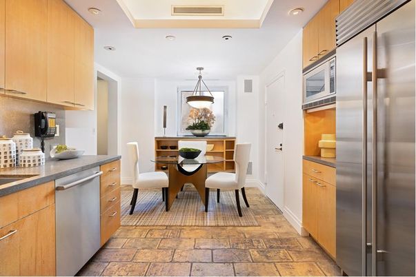 Dining room, Interior, Kitchen, Pendant Lights, Recessed Lighting, Stainless Steel Appliances