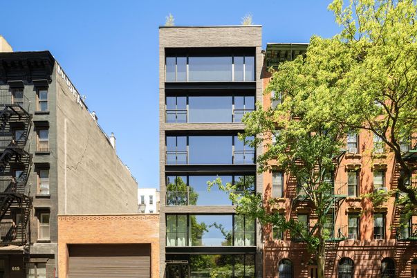 Exterior, Facade, Modern