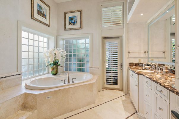 Bathroom, Dual Sink Vanities, Interior, Recessed Lighting