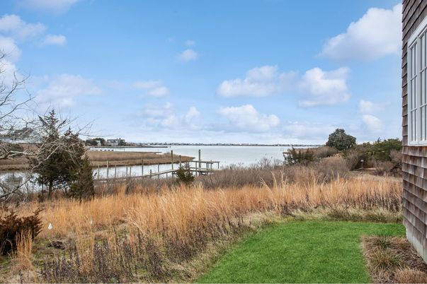 Exterior, Lake