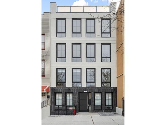 Exterior, Facade, Rowhouse