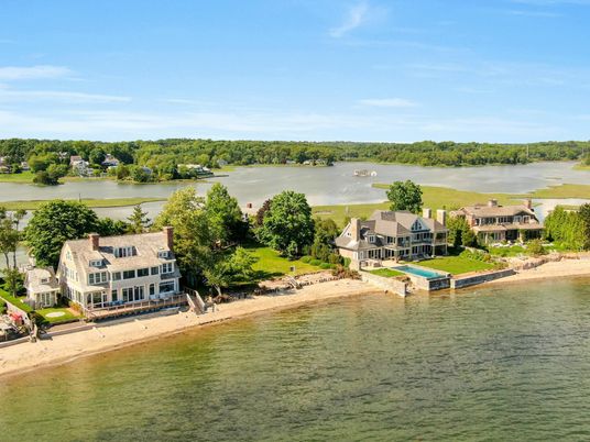 Exterior, Lake