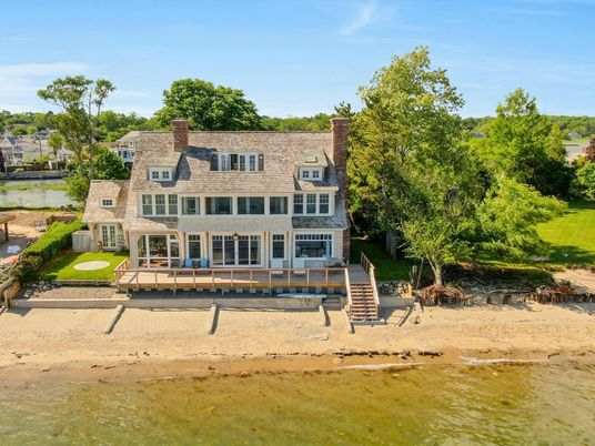 Exterior, Lake