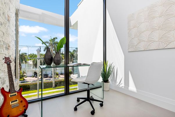 Home Office, Interior