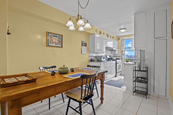 Chandelier, Dining room, Interior, Kitchen