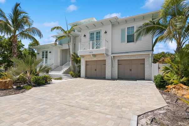 Attached, Exterior, Facade, Mediterranean