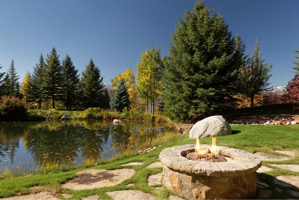 Exterior, Lake