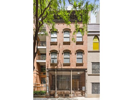 Exterior, Facade, Brick Facade, Rowhouse