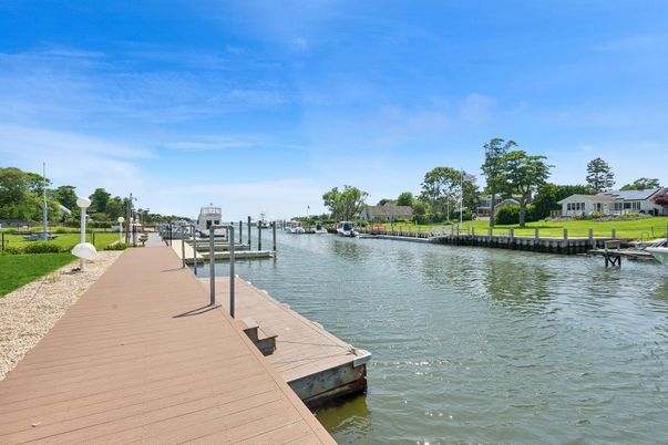Exterior, Lake