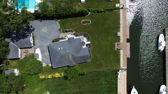 Exterior, Drone