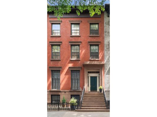 Exterior, Facade, Brick Facade, Rowhouse
