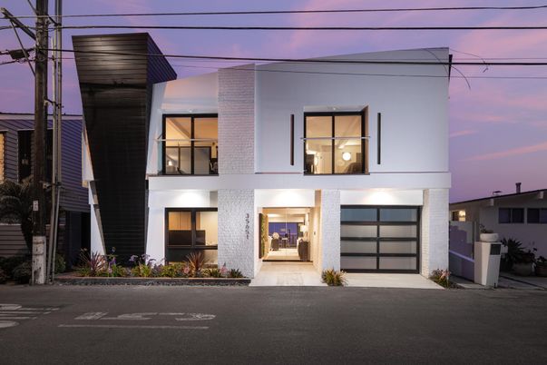 Attached, Exterior, Facade, Modern