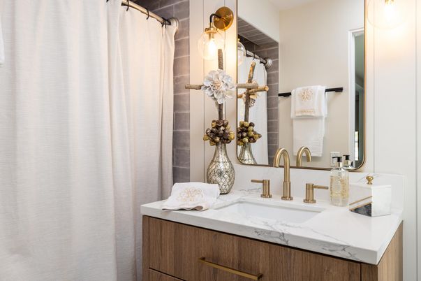Bathroom, Dual Sink Vanities, Interior