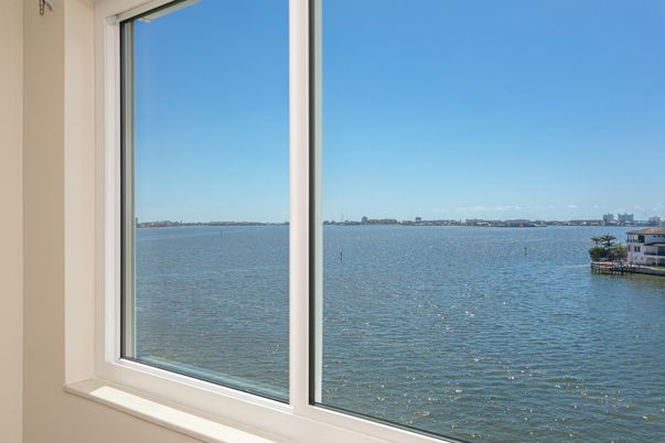 Exterior, Lake