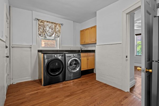 Interior, Washer, Wood Texture Flooring
