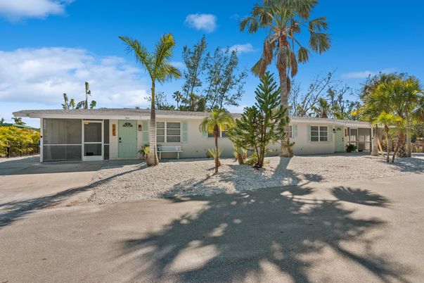 Exterior, Facade, Ranch
