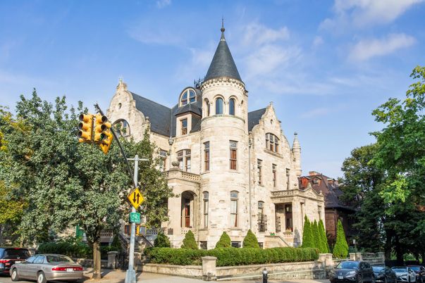 Exterior, Facade, Queen Anne Victorian