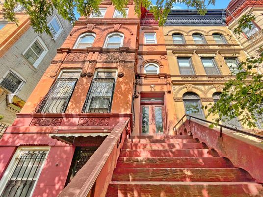 Exterior, Facade, Brownstone